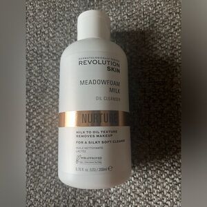 Makeup Revolution Skin NURTURE Meadow Foam Milk Oil Cleanser Makeup Remover